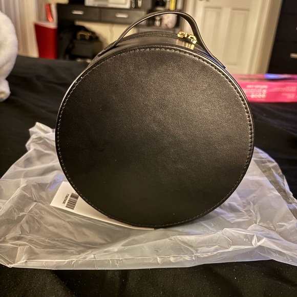 MAC Cosmetics Gold and Black Round Cosmetic Case - Picture 2 of 4